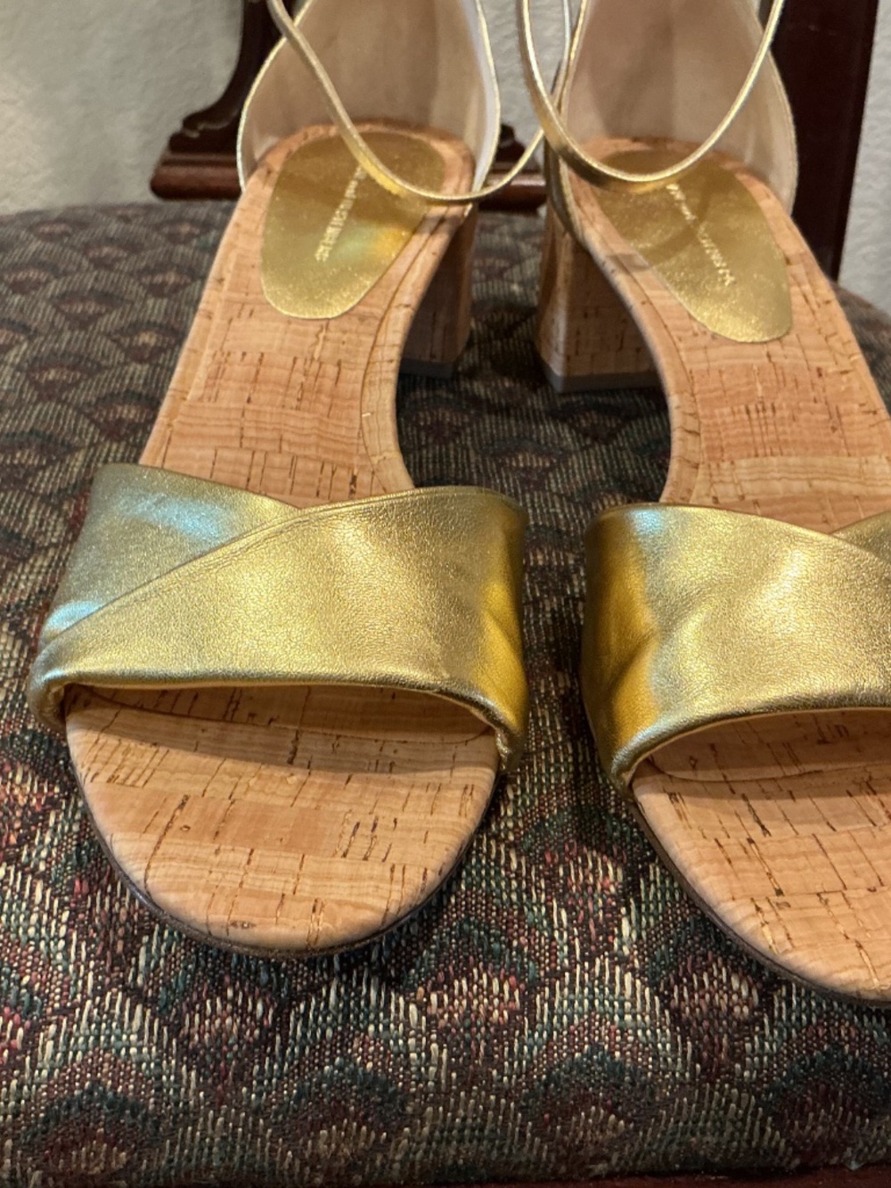 Gold Diane Von Furstenbeg leather sandals & matching purse. Purse is not DVF. - Picture 9 of 11
